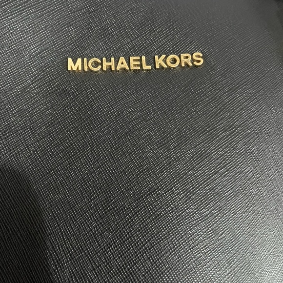 Michael Kors Jet Set Medium Travel Saffiano Leather Tote - Black 30T5GTV… - Picture 8 of 16